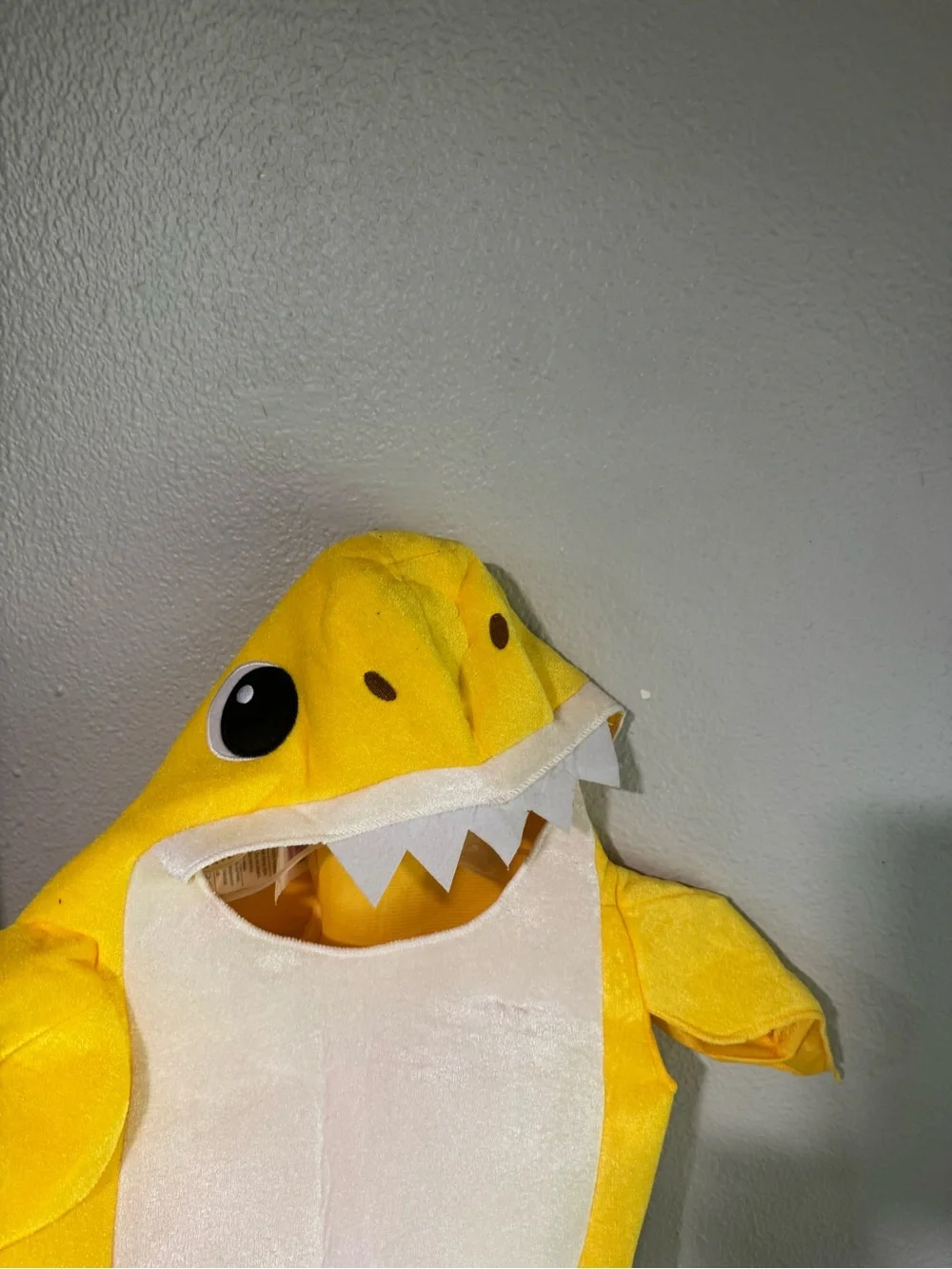 RUBIES Pinkfong Yellow Shark Hooded One-Piece Halloween costume romper size 2T